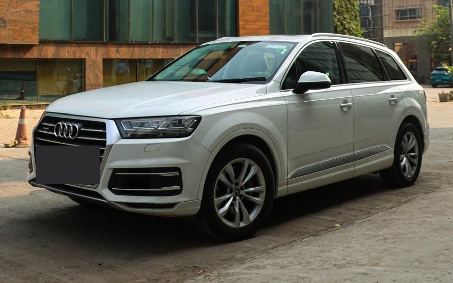 Audi Q7 wedding car rental in Delhi — luxury SUV for baraat